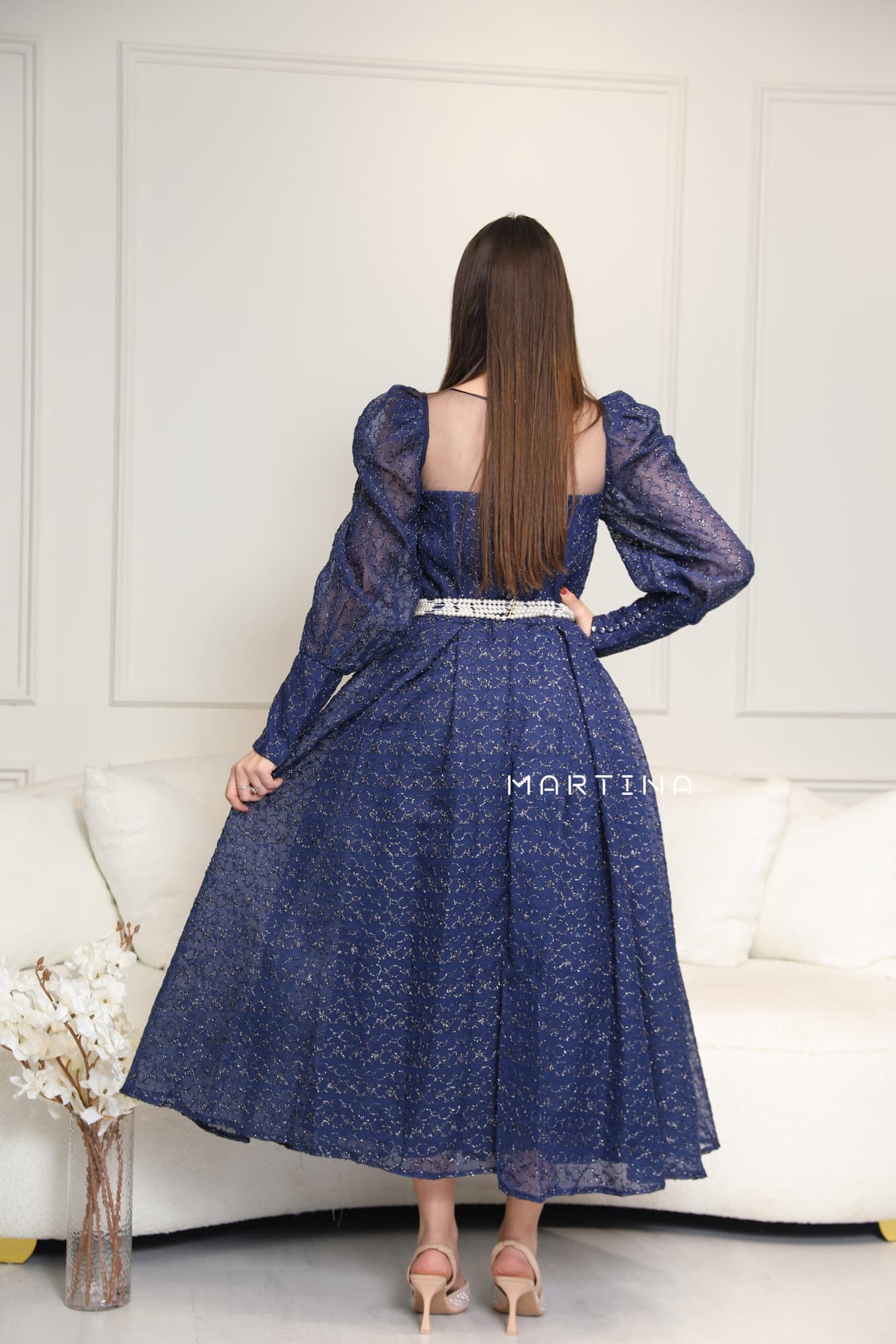 فستان بقصة صدر شفافة  واكمام أنيقة