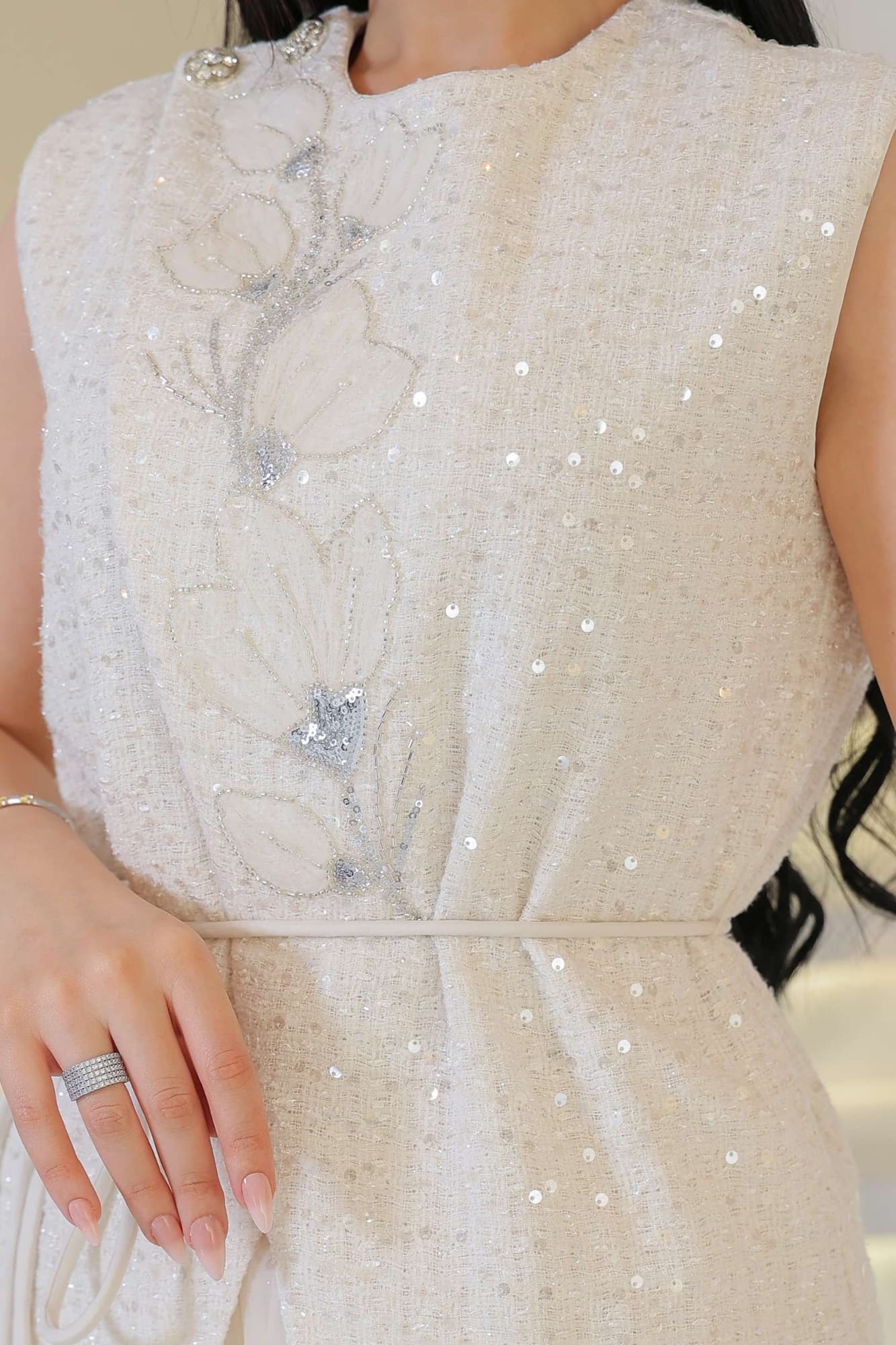 طقم بنطلون أنيق يجمع بين الفخامة والنعومة بيج فاتح