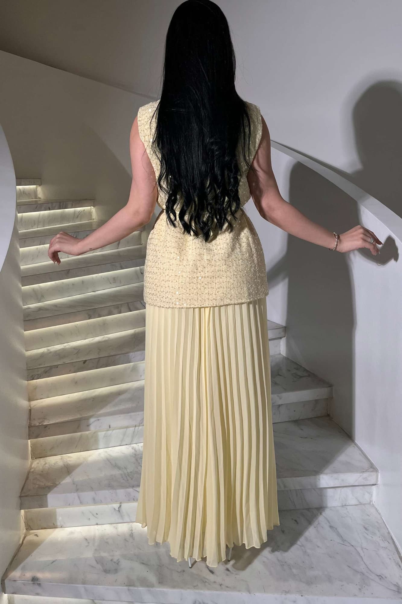 طقم بنطلون أنيق يجمع بين الفخامة والنعومة