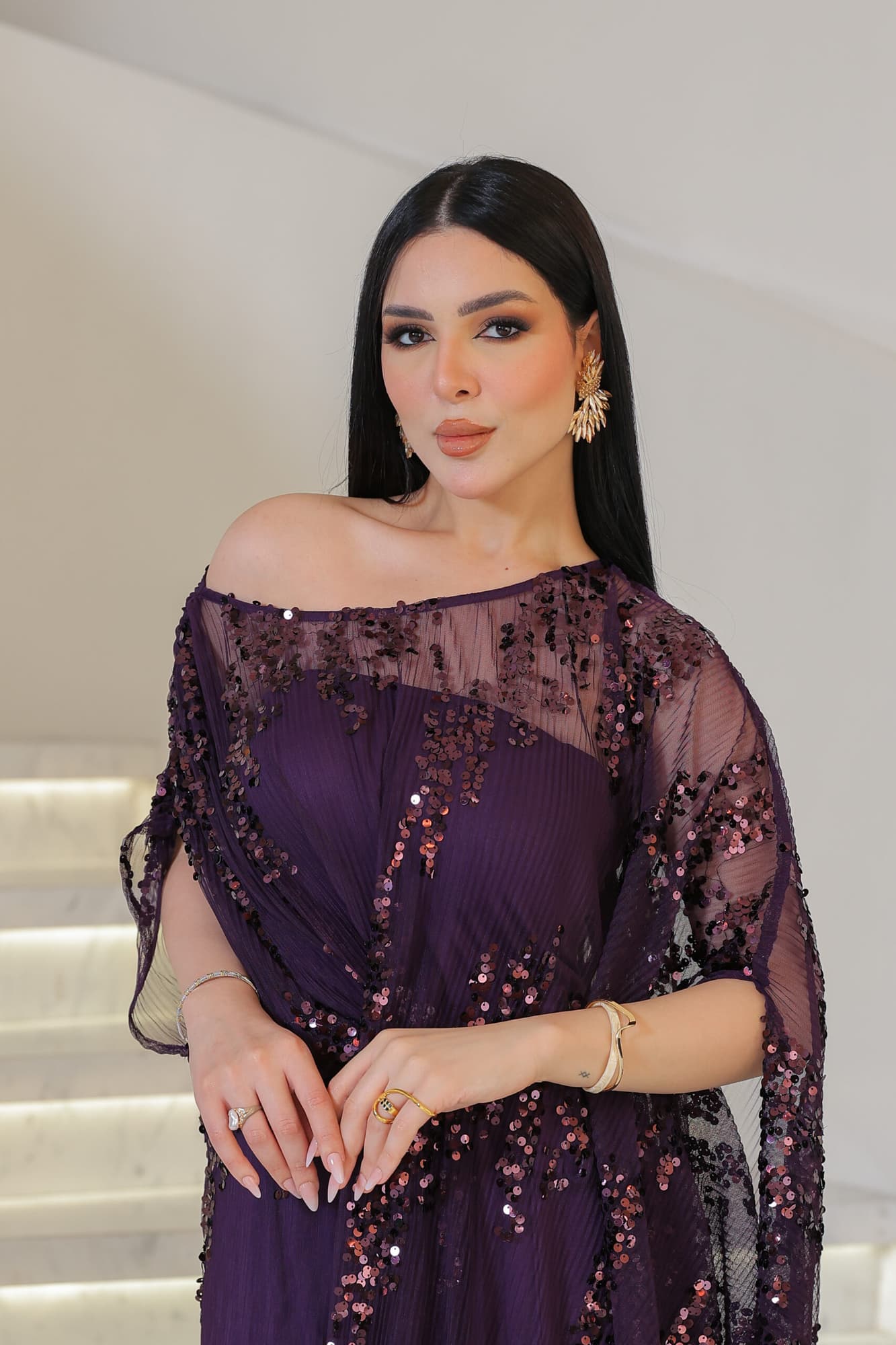 فستان سهره مطرز بتطريز ترتر يجمع بين الاناقة والانوثه موف غامق