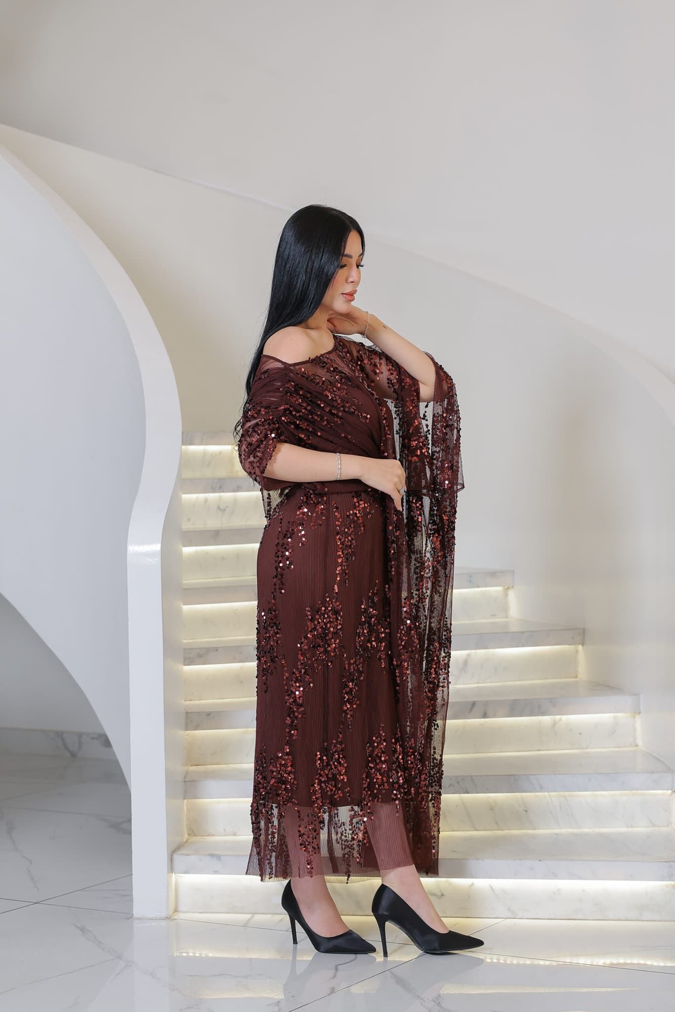 فستان سهره مطرز بتطريز ترتر يجمع بين الاناقة والانوثه