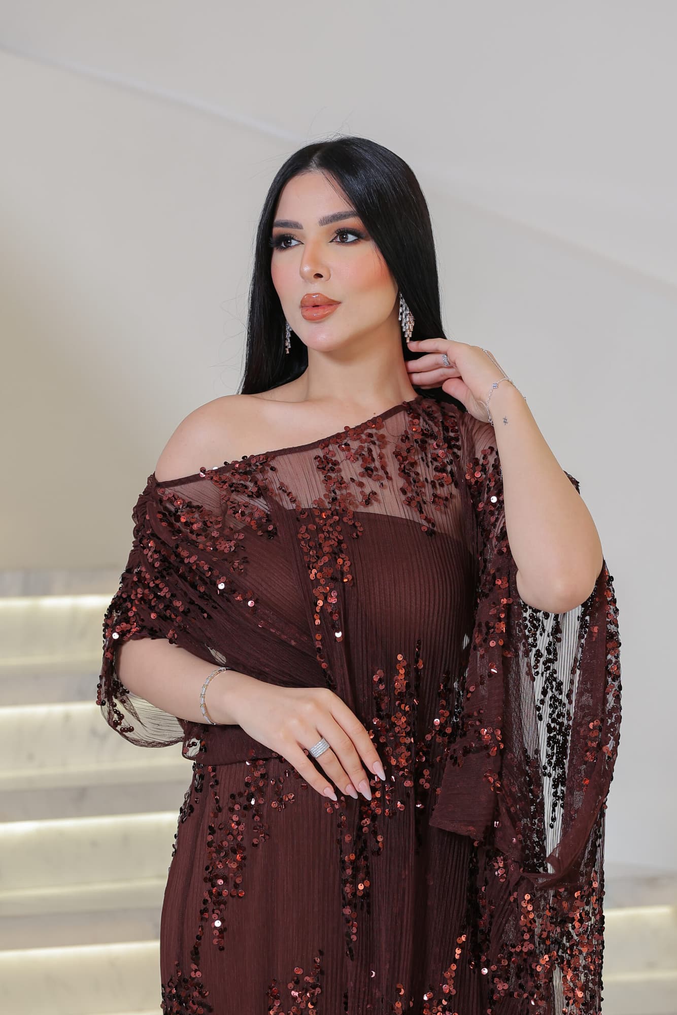 فستان سهره مطرز بتطريز ترتر يجمع بين الاناقة والانوثه