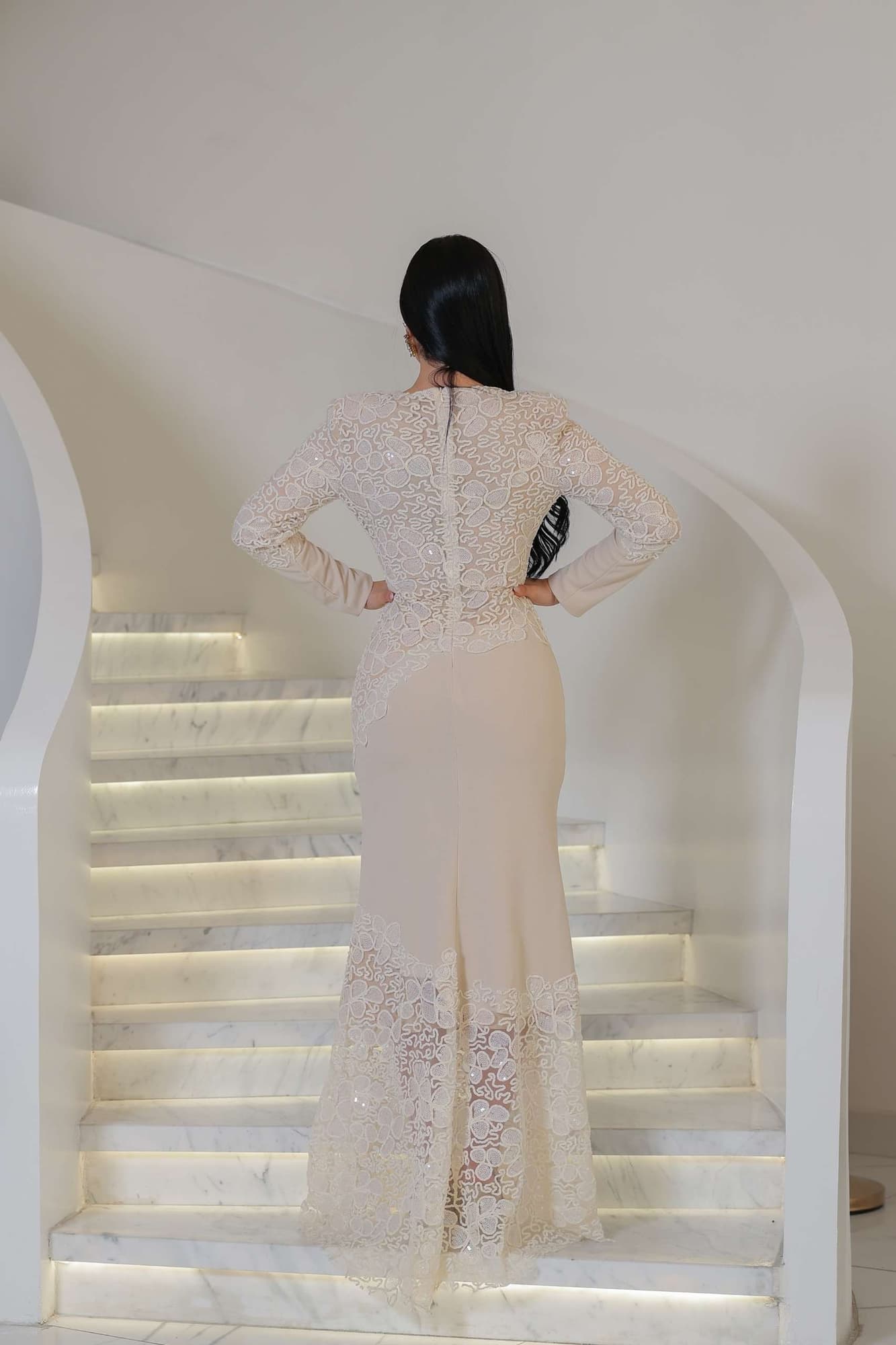 فستان سهره ماكسي من خامة الدانتيل الفاخر