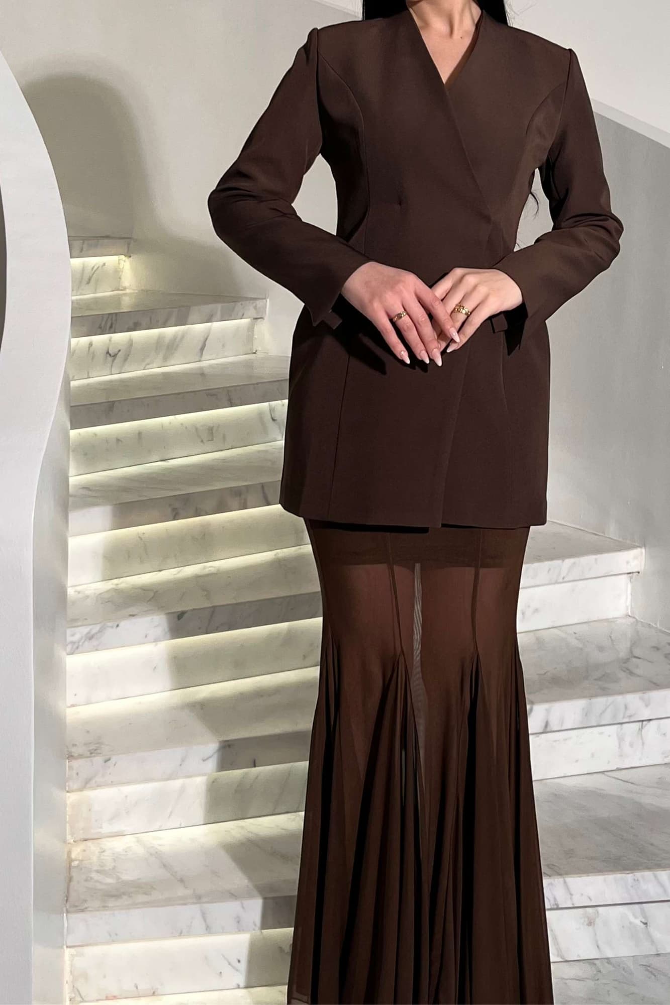 طقم تنورة رسمي يجمع بين الرقي والأنوثه