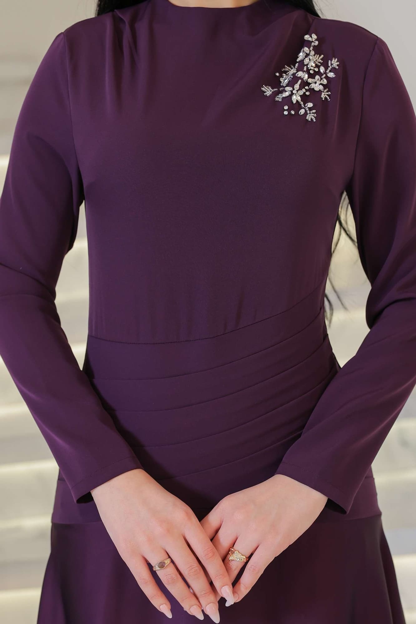 فستان سهره كلوش مزين بكرستال على الكتف بنفسجي غامق
