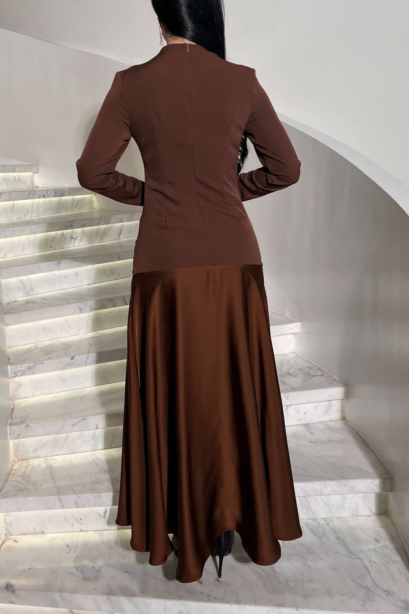 فستان سهره كلوش مزين بكرستال على الكتف