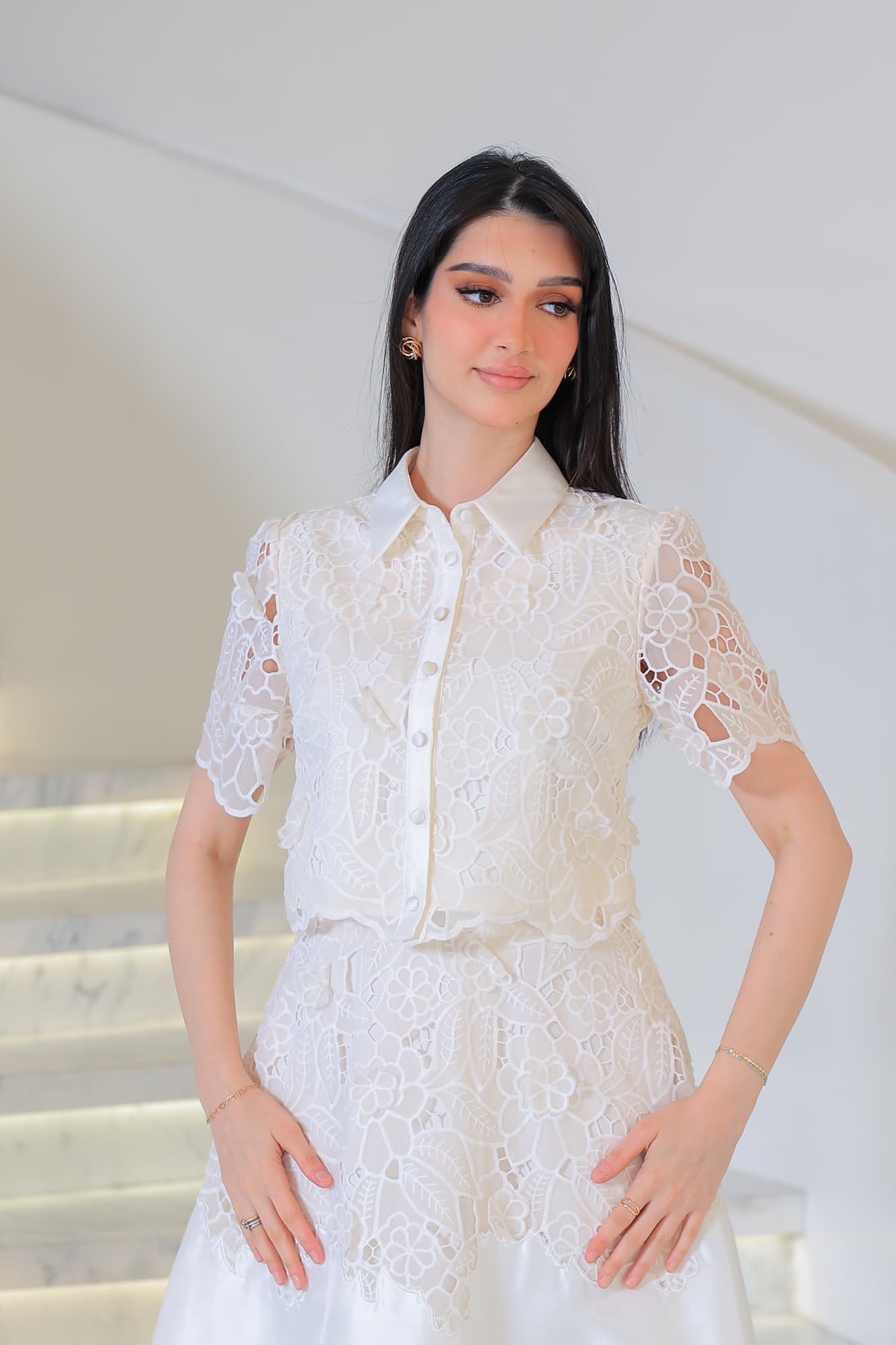 فستان  أنيق بتصميم ناعم كلاسيكي