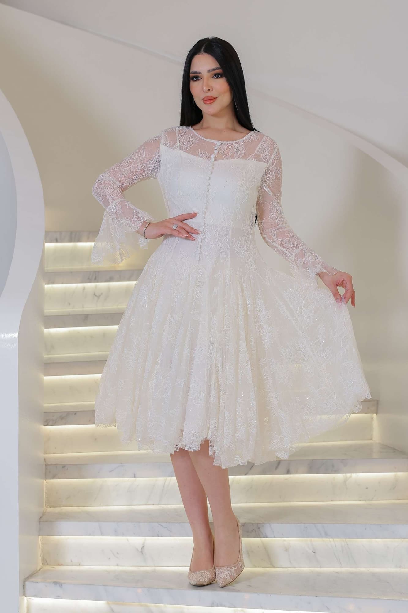 فستان ميدي دانتيل يجمع بين الأناقه والأنوثه