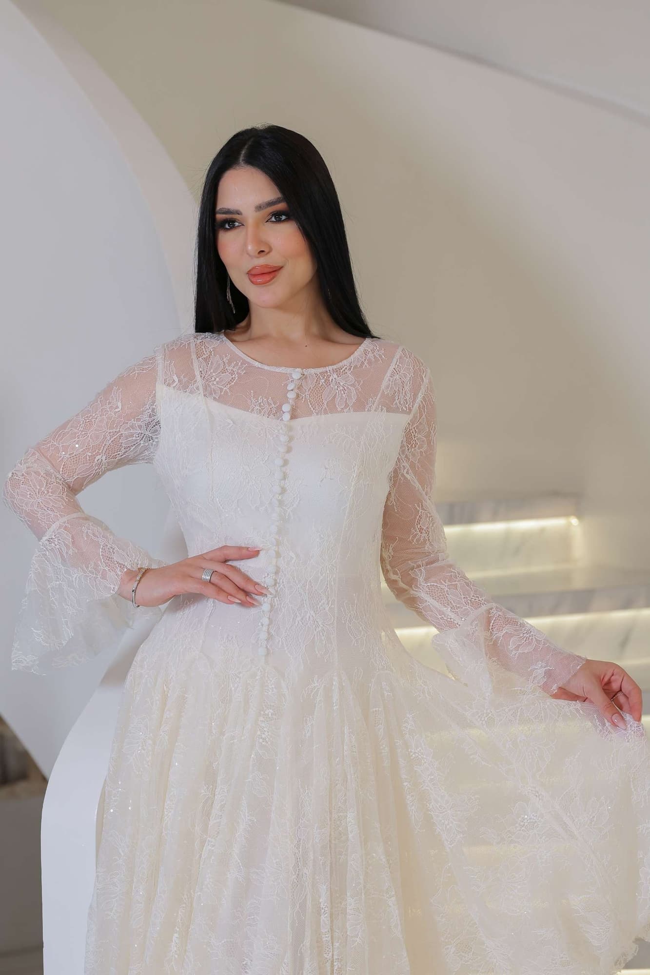 فستان ميدي دانتيل يجمع بين الأناقه والأنوثه