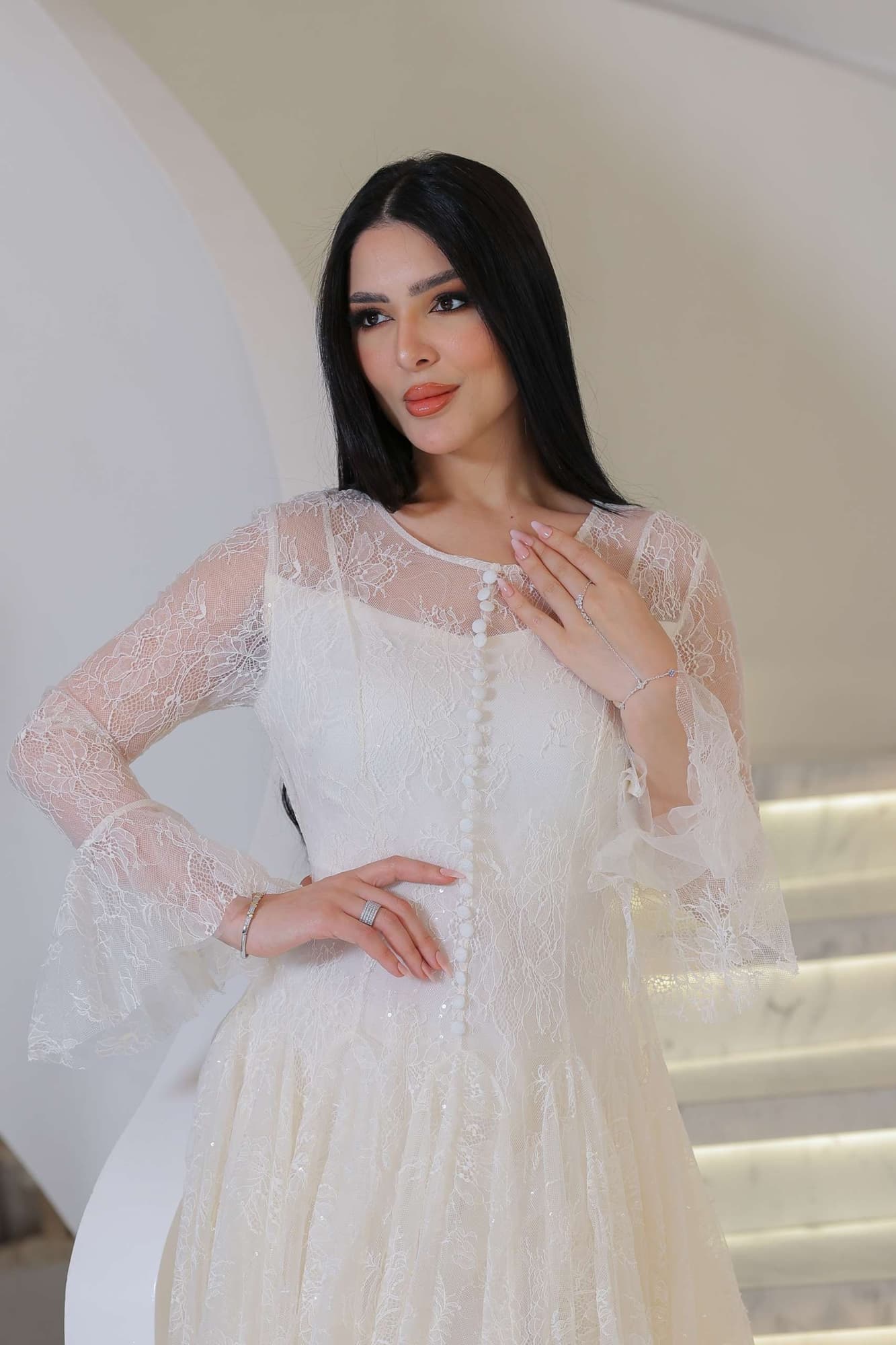 فستان ميدي دانتيل يجمع بين الأناقه والأنوثه