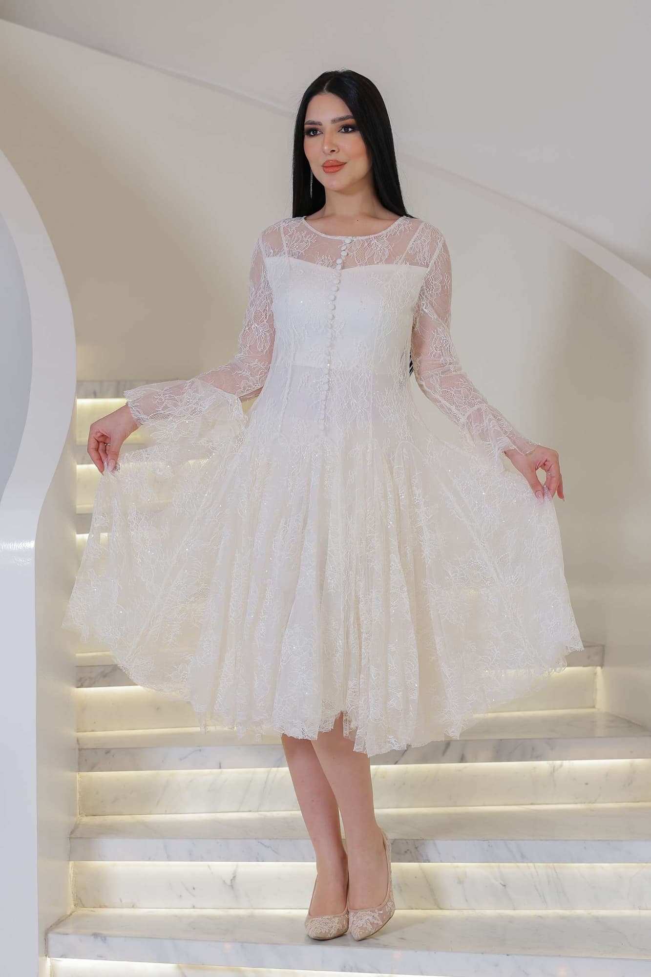 فستان ميدي دانتيل يجمع بين الأناقه والأنوثه