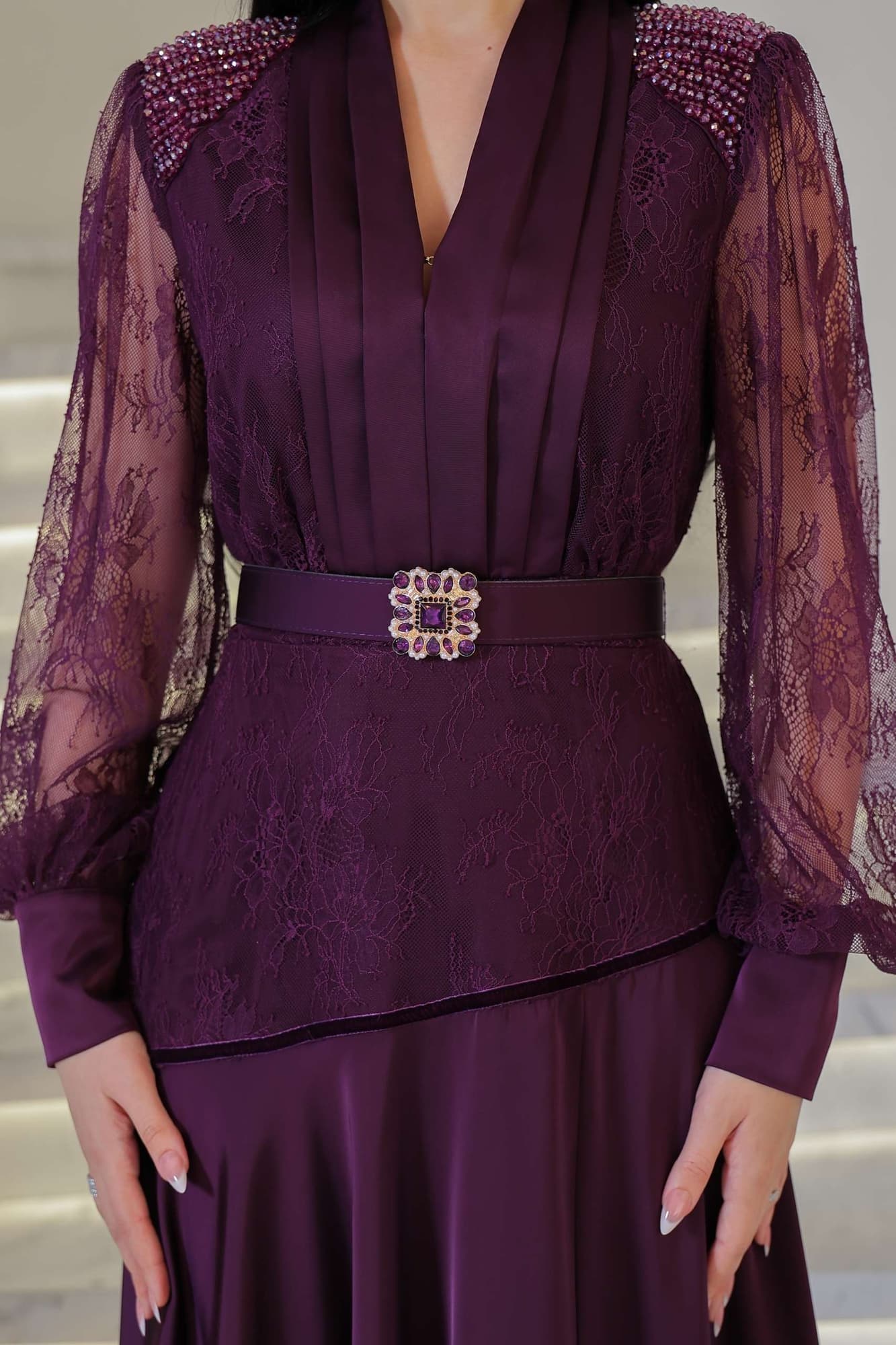 فستان سهره ناعم طبقات بأكمام دانتيل