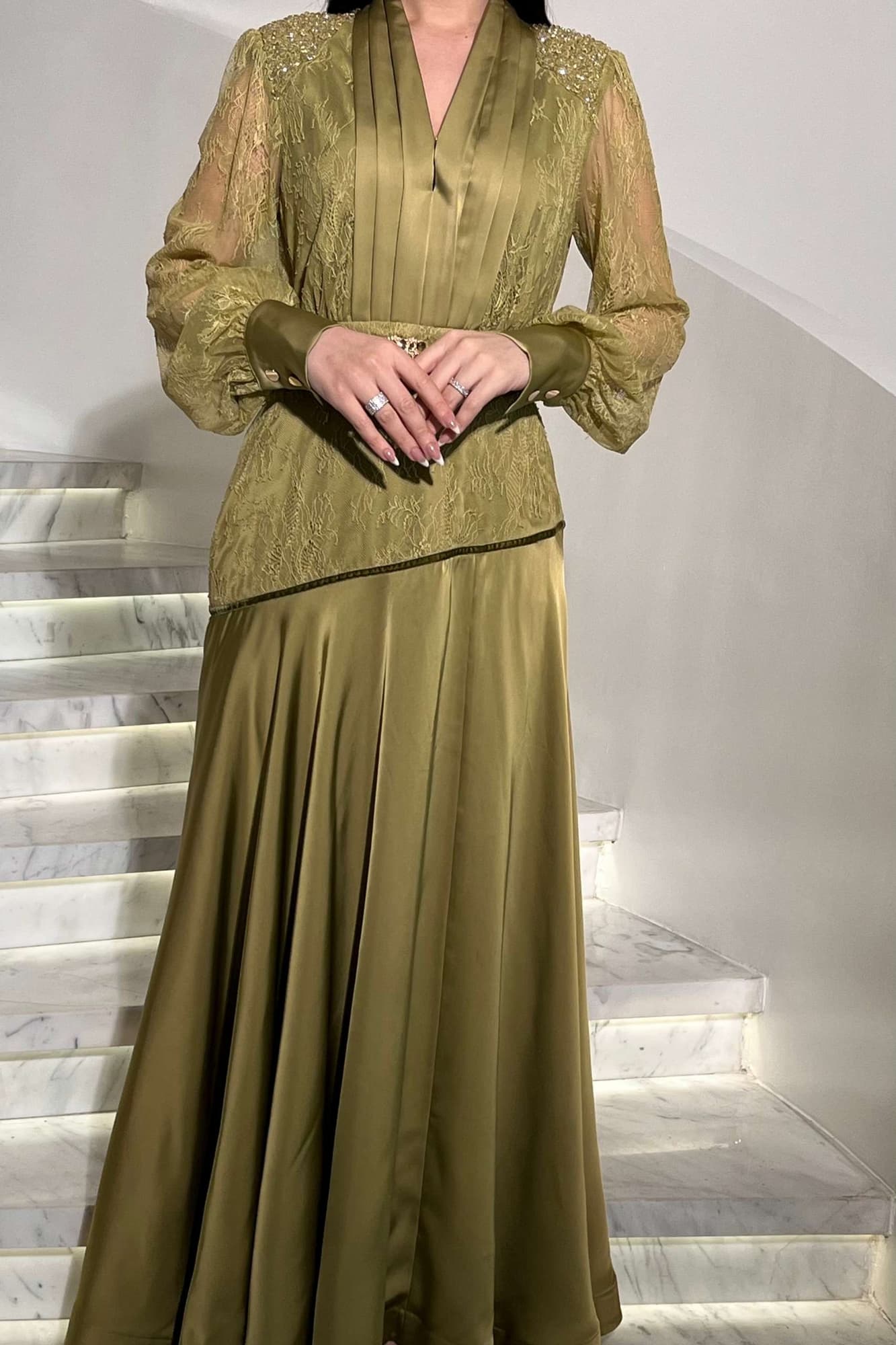 فستان سهره ناعم طبقات بأكمام دانتيل