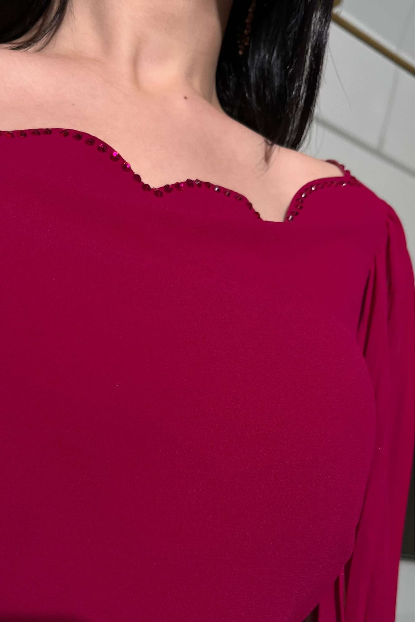 فستان كلوش بقصه مموجه واكمام منسدله