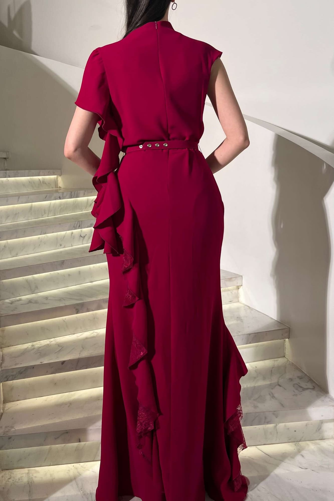 فستان كشكش مزين ببروش على الكتف