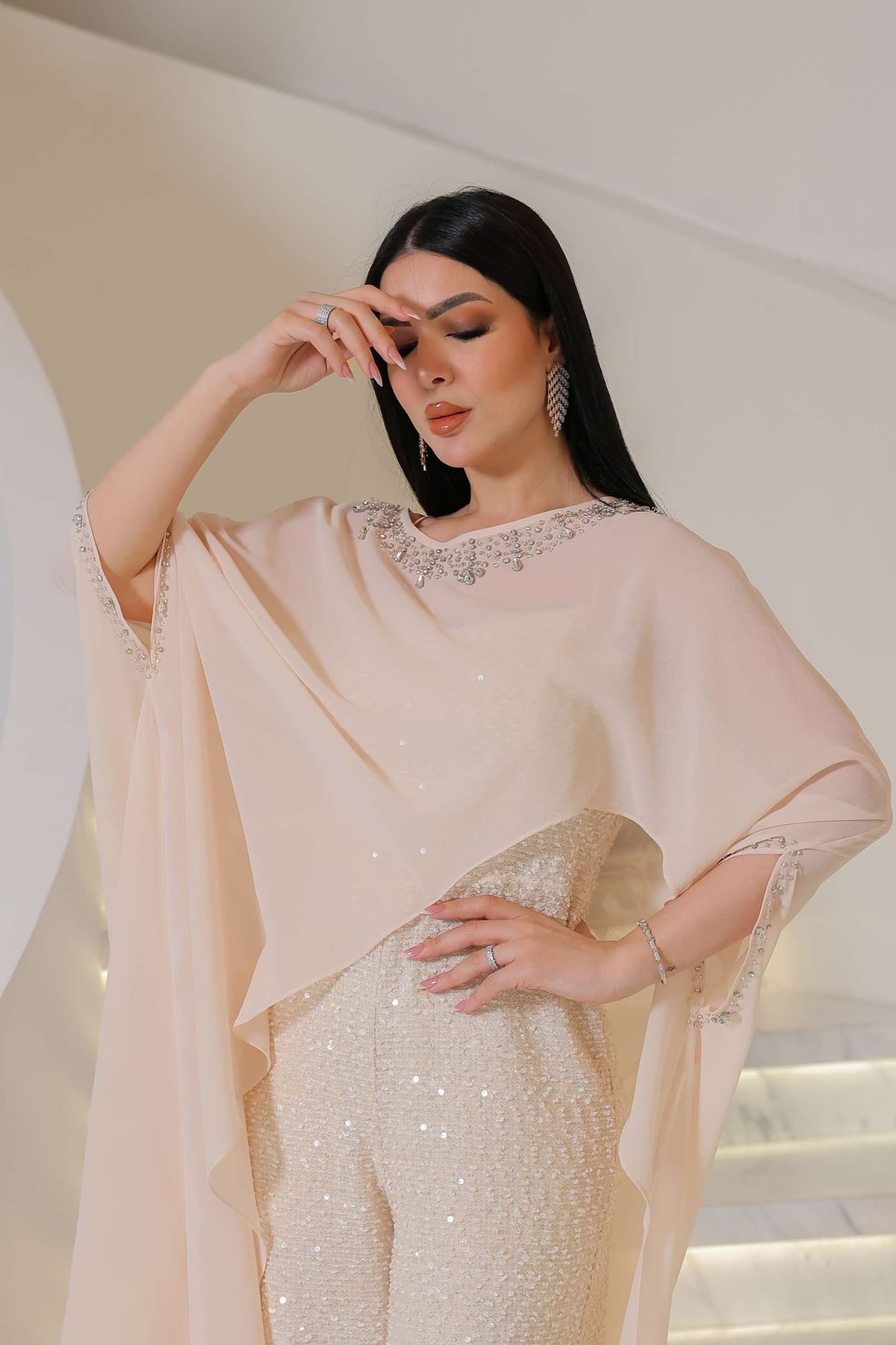 جمبسوت فاخر يجمع بين الرقي والأنوثة بأسلوب عصري