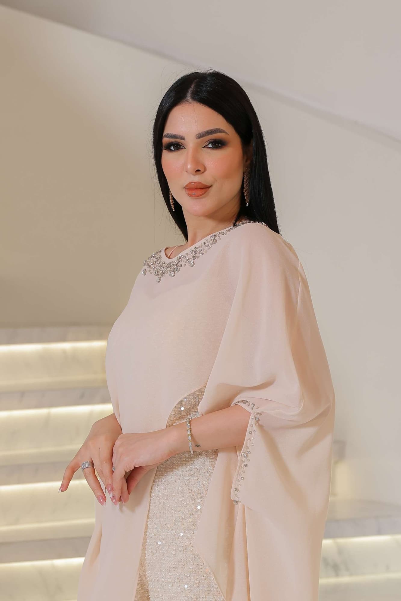 جمبسوت فاخر يجمع بين الرقي والأنوثة بأسلوب عصري