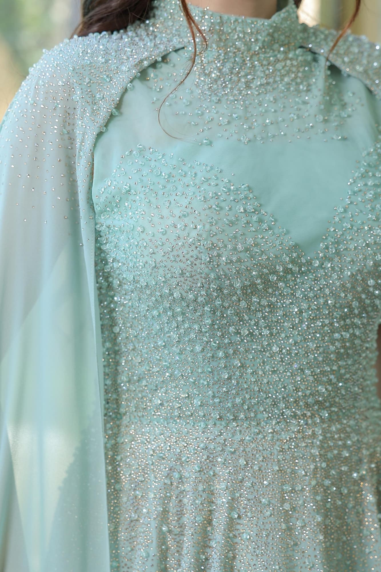 فستان سهرة باكمام كيب مزين بالخرز على الصدر