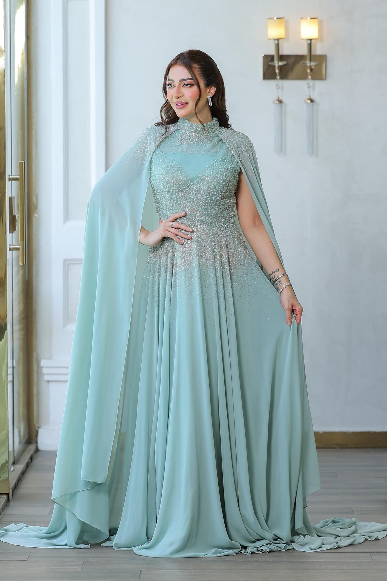 فستان سهرة باكمام كيب مزين بالخرز على الصدر