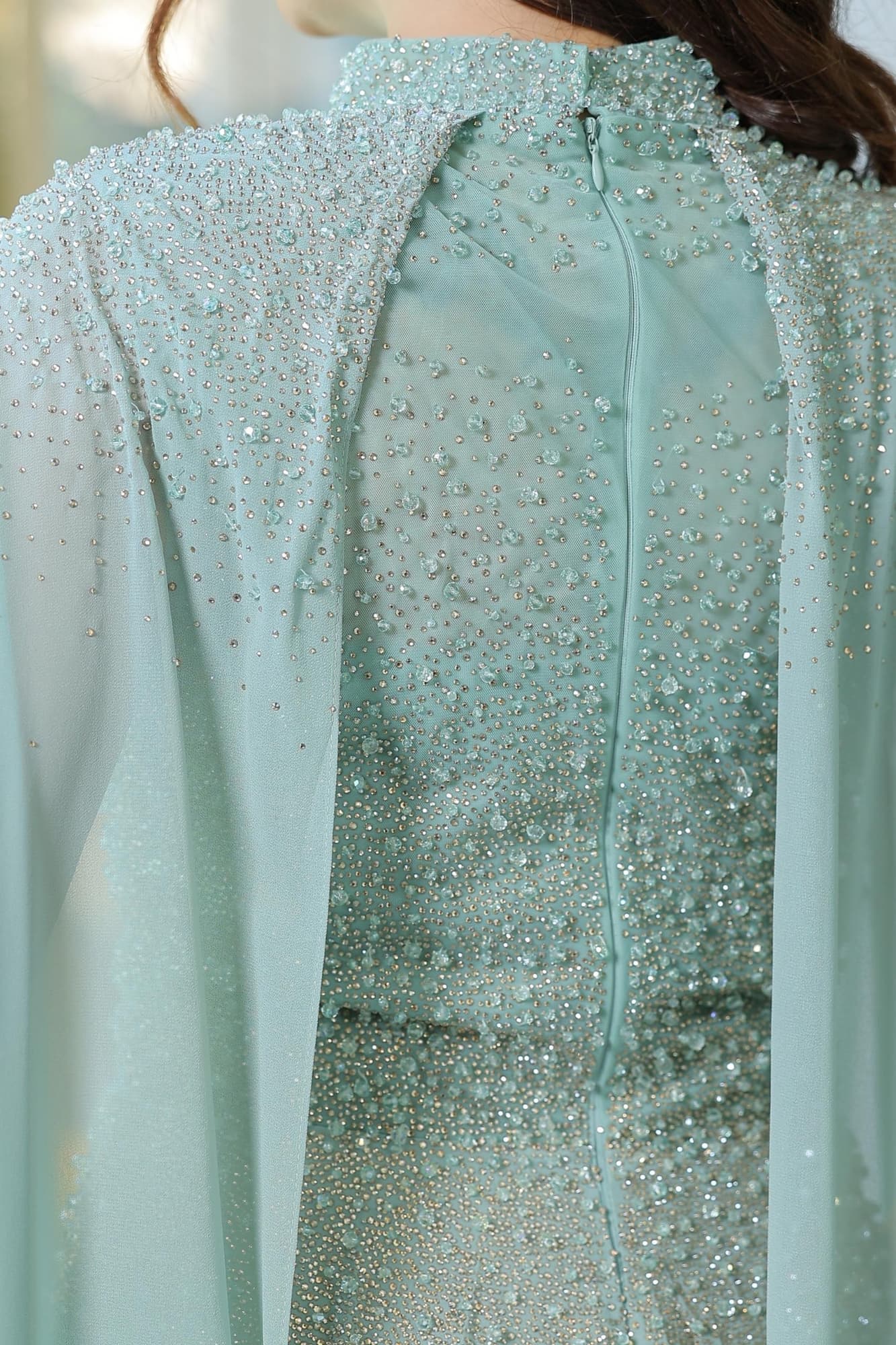 فستان سهرة باكمام كيب مزين بالخرز على الصدر