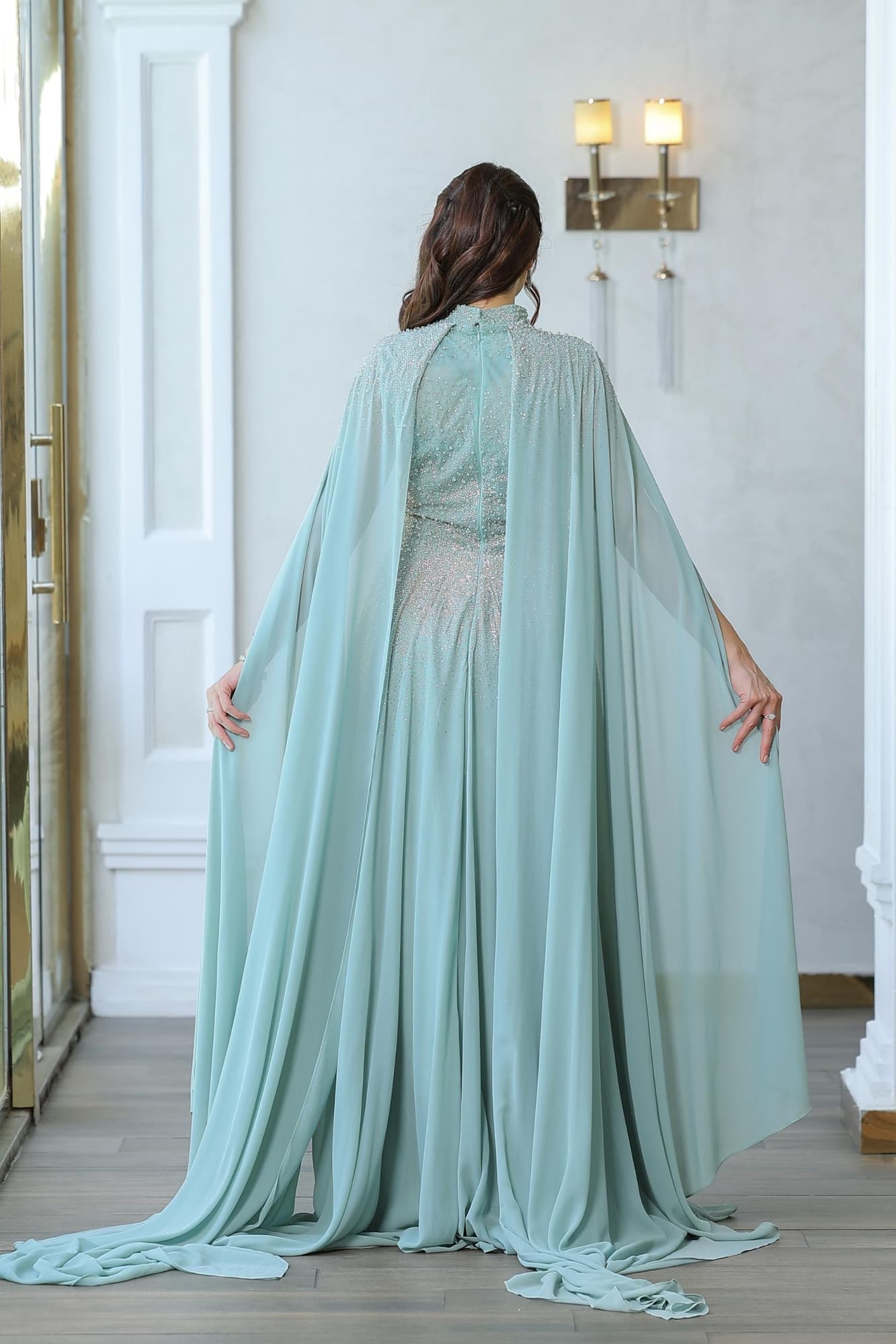 فستان سهرة باكمام كيب مزين بالخرز على الصدر