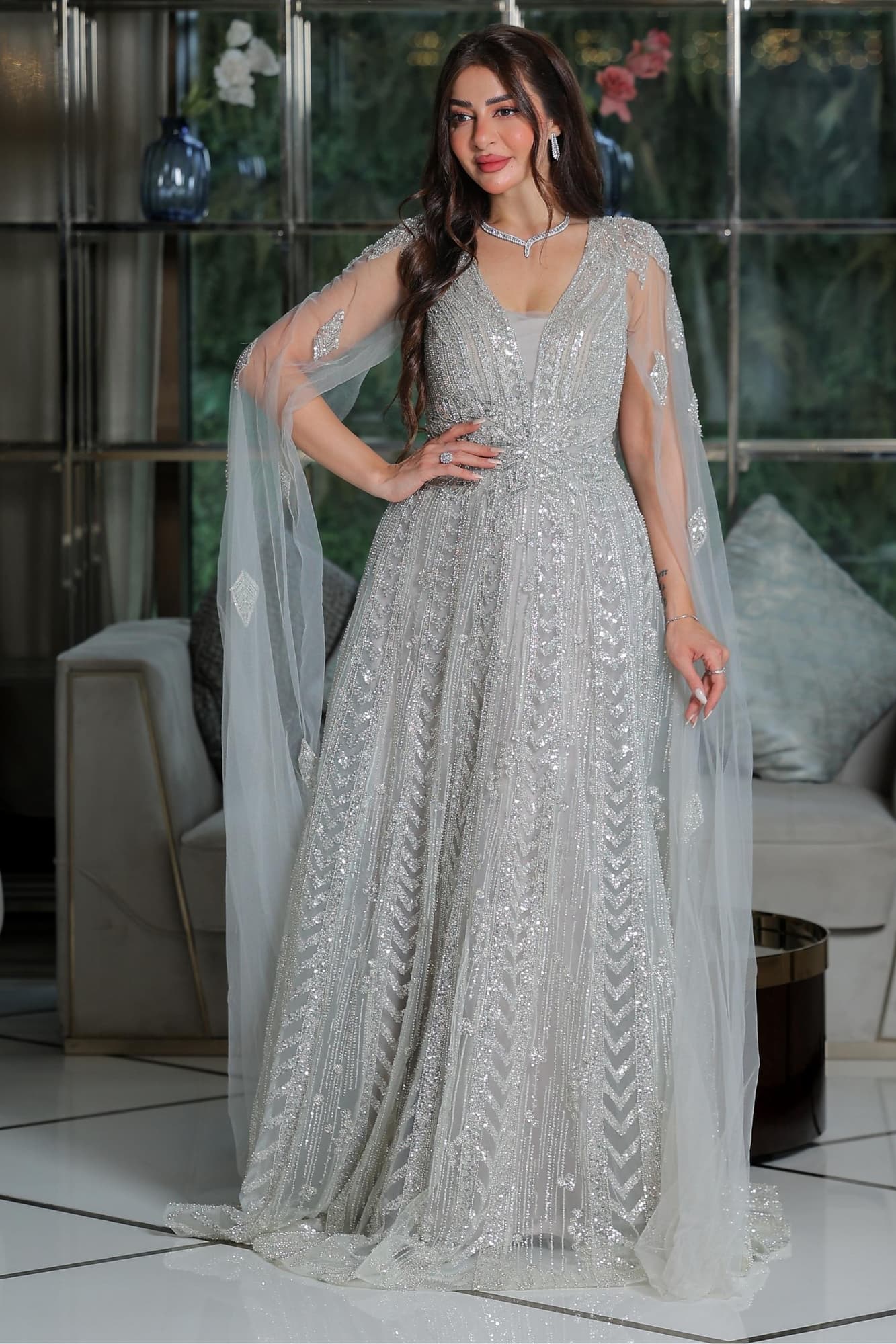 فستان سهرة فاخر يجسد الفخامة الهادئة بتصميم ملكي أنيق