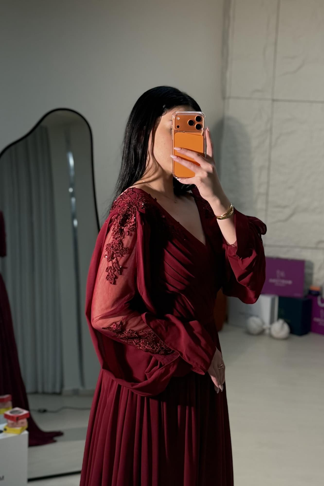 فستان شيفون بقصة اكمام شفافه ومنقشة