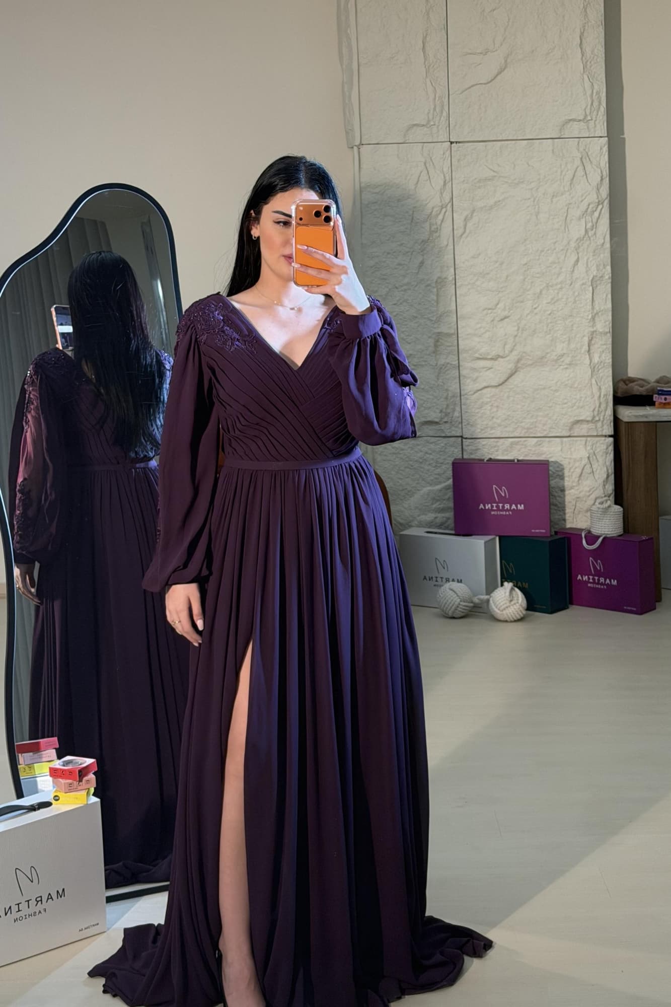 فستان شيفون بقصة اكمام شفافه ومنقشة