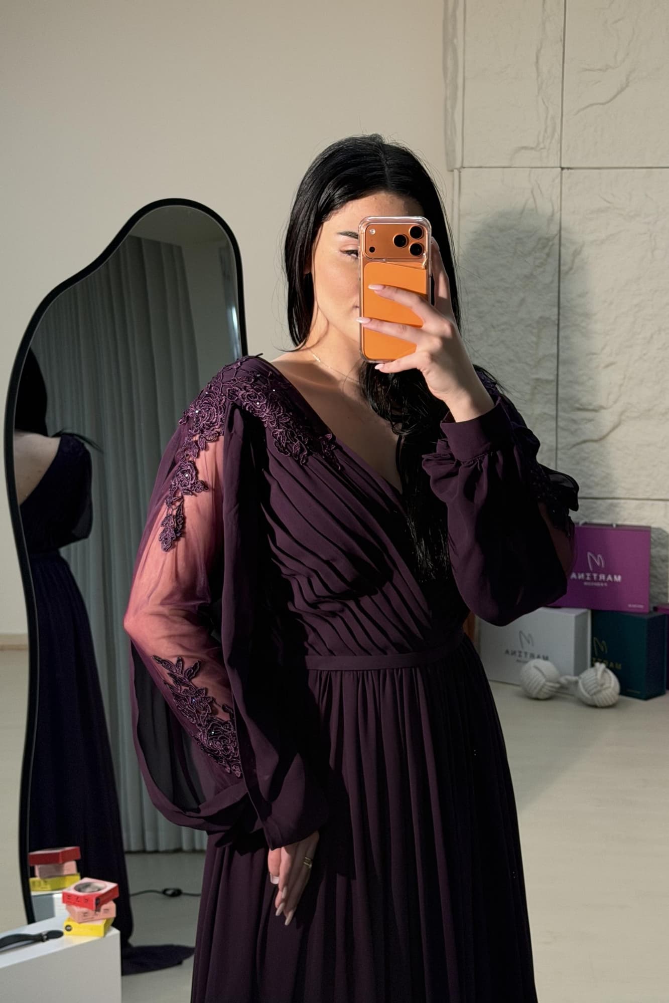 فستان شيفون بقصة اكمام شفافه ومنقشة