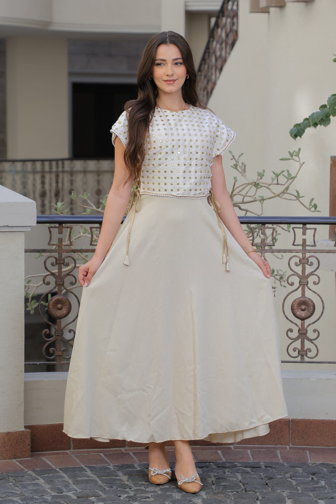 جلابية رمضانية ناعمة بخيوط ذهبية من الجوانب